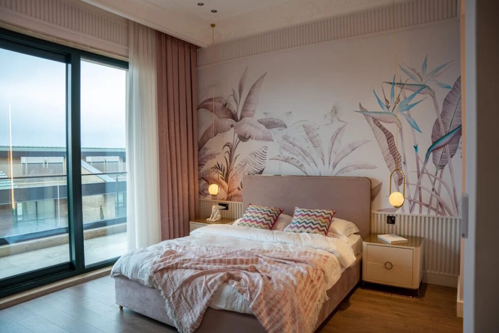 Contemporary Master Bedroom Design with Queen Bed